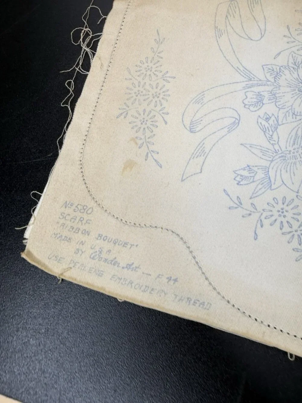 Vintage Embroidery WonderArt Dresser Table Scarf #580 Ribbon Bouquet